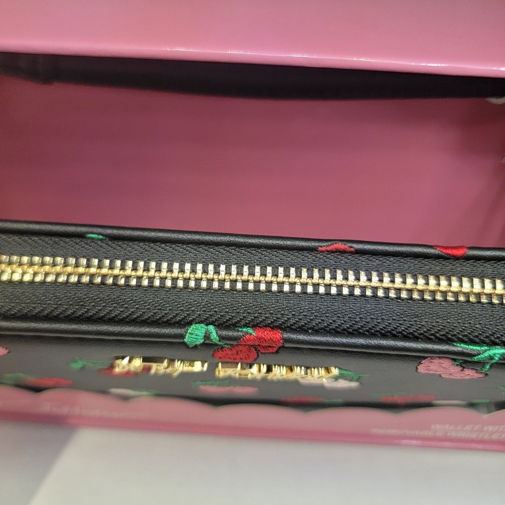 Betsey Johnson‎ Cherry Embroidered Wallet Wristlet Black/Multi New in Box - Picture 5 of 6